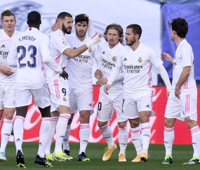  联赛积分榜首，卫冕冠军领跑群雄