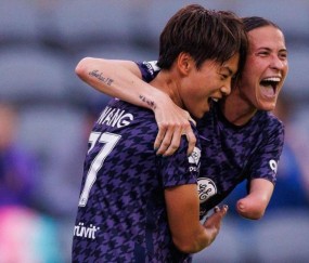  欧冠淘汰赛激情碰撞，顶级球星闪耀赛场