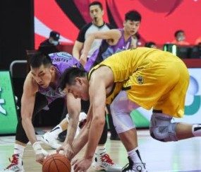  球星慈善赛温暖开踢，爱心捐款突破纪录  