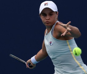  万卓索娃黑马之路不止，迈阿密站连克强手