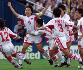  女足姑娘创历史，首次捧起洲际奖杯