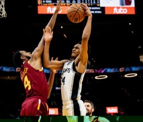  替补选手临危受命，临场发挥惊艳众人  