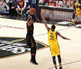  老将压哨三分绝杀，主场球迷陷入沸腾