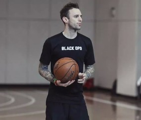  残疾人篮球锦标赛，运动员拼搏精神感人