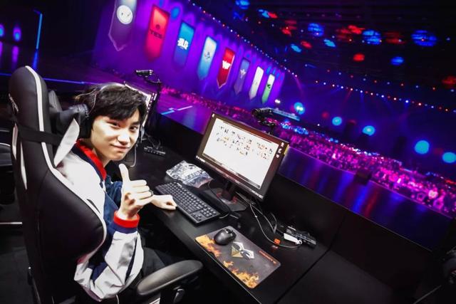  电竞新星闪耀赛场斩获首冠殊荣