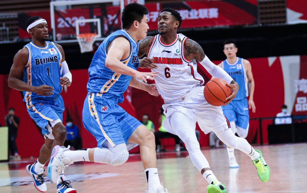  广东宏远末节发力，战胜新疆稳固联赛榜首