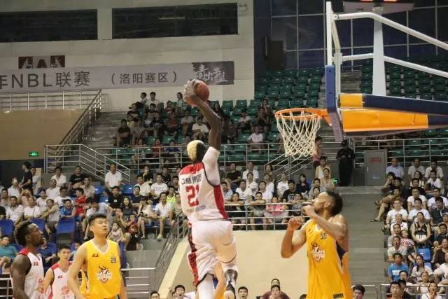  亚洲新星闪耀赛场斩获关键三分