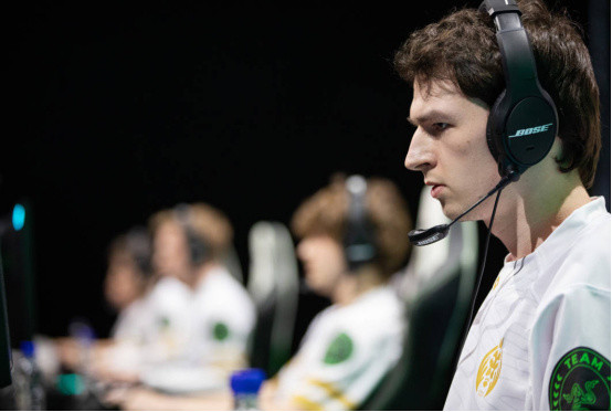  阿尔卡拉斯鏖战五局险胜晋级半决赛