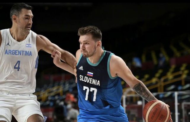  东契奇超神发挥独行侠大胜森林狼