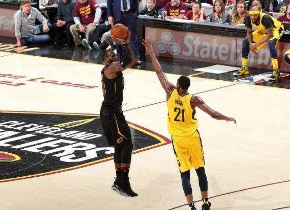  老将压哨三分绝杀，主场球迷陷入沸腾