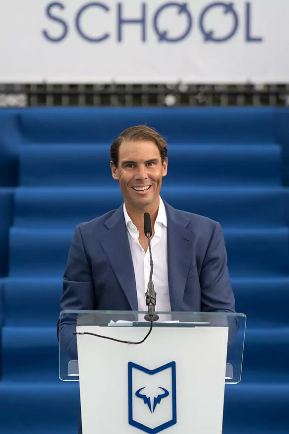  纳达尔强势归来，法网半决赛展王者风范